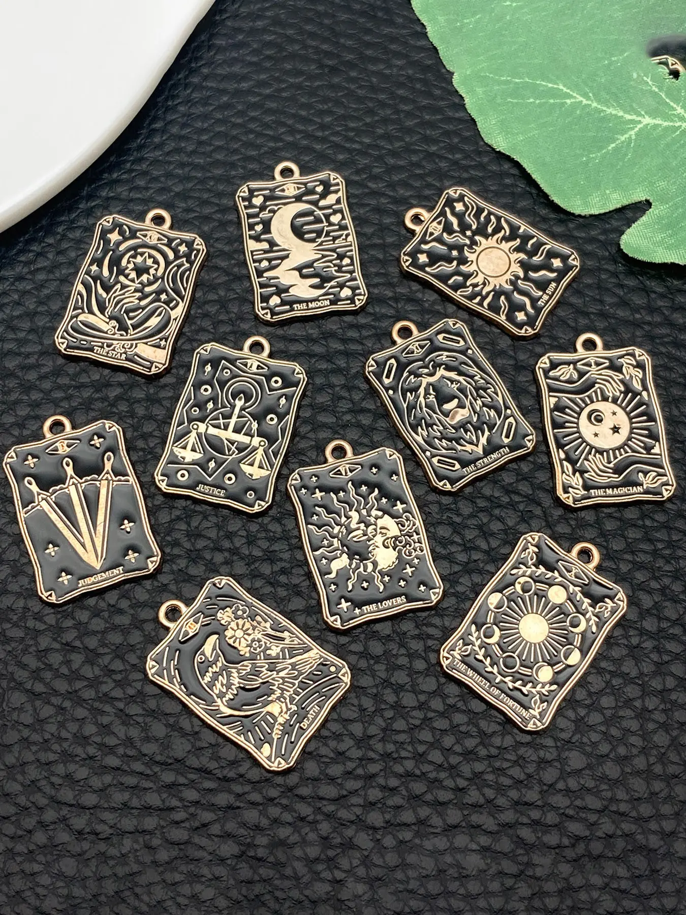 10pcs Random Mix Black Alloy Enamel Tarot Card Pendants, Sun & Moon Patterns, Rectangle, For Earring Necklace Charm DIY Making Accessories, Diy Jewelry Making
