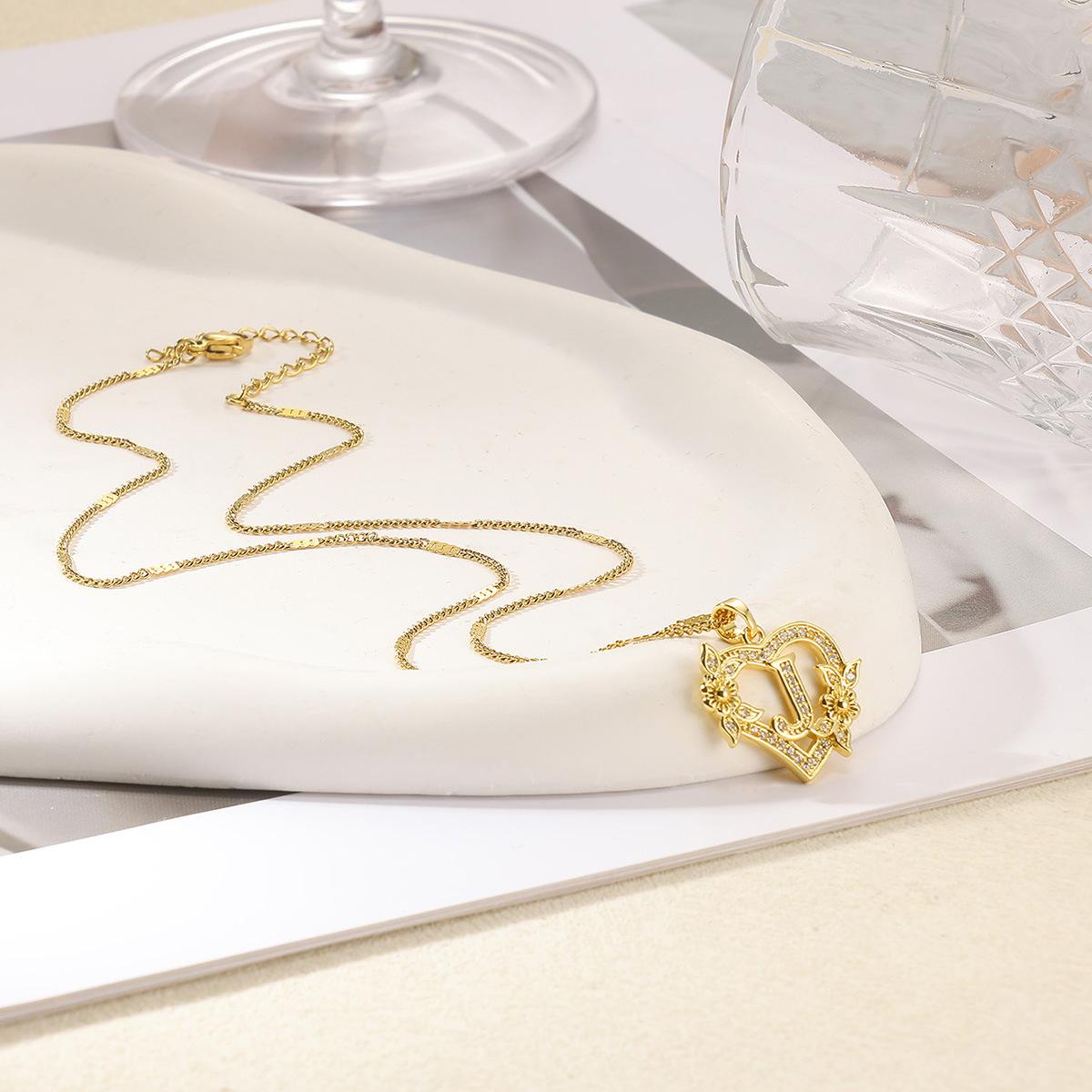 Summer women's heart-shaped necklace, stainless steel necklace with diamond and floral decorations, suitable for girls' daily fashion wear