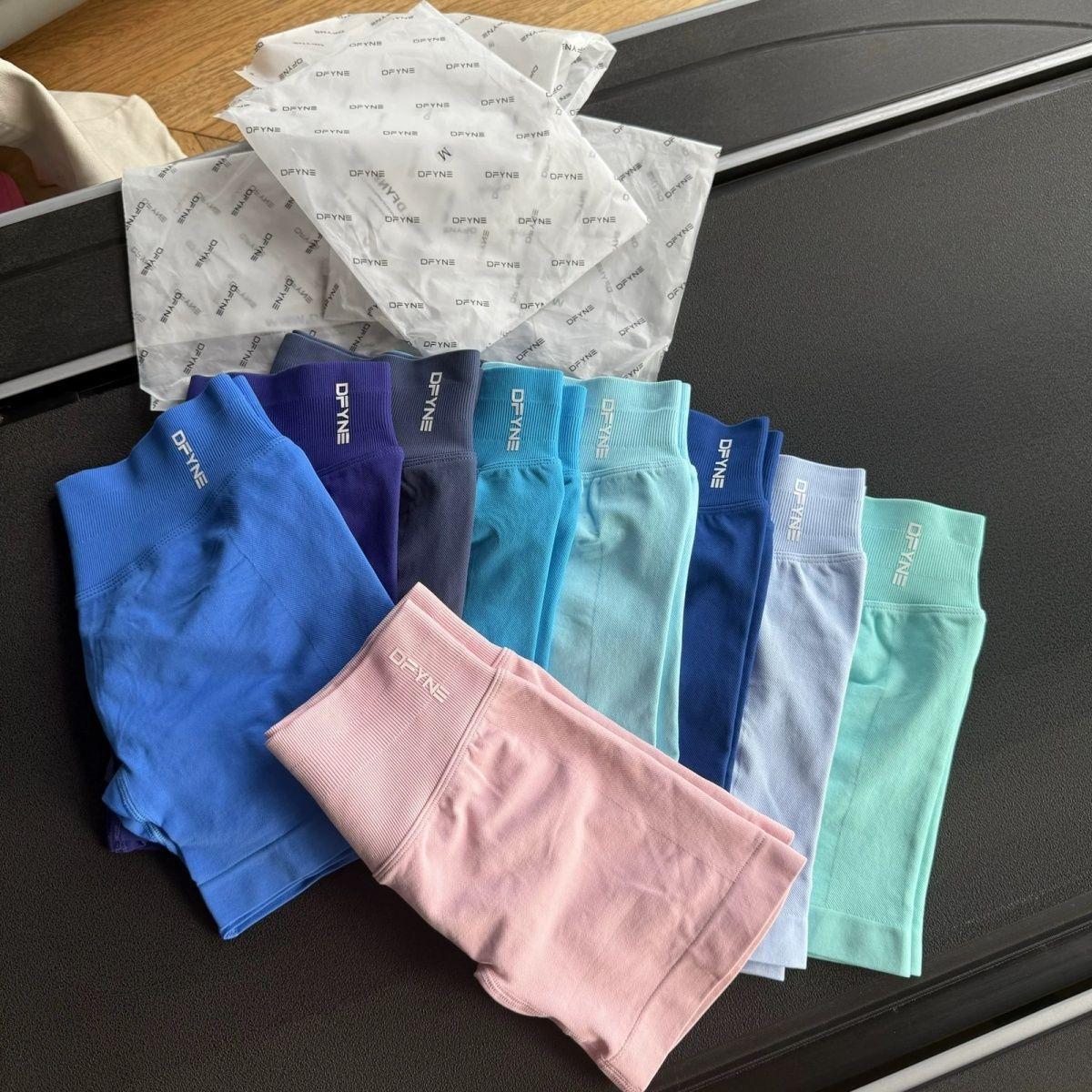 DFYNE High-Elastic Seamless Low-Rise Yoga Shorts |   Three-quarter length, tight-fitting, quick-drying, lifts and shapes the peach-shaped buttocks, allowing for unrestricted movement during squats and running.