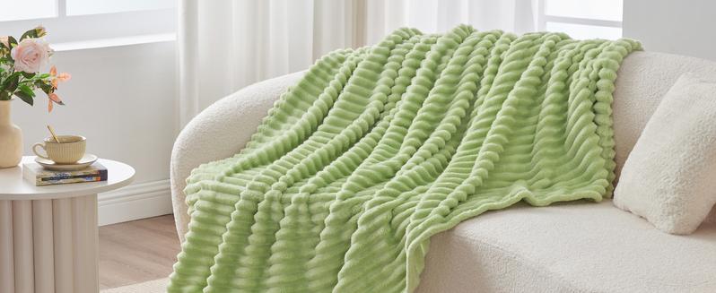 BEDELITE Fleece Cozy Blanket 300GSM Soft Warm Fluffy 3D Stripe Texture Microfiber Polyester Throw Twin Queen King Sizes Decorative Valentine's Day gift Giftable