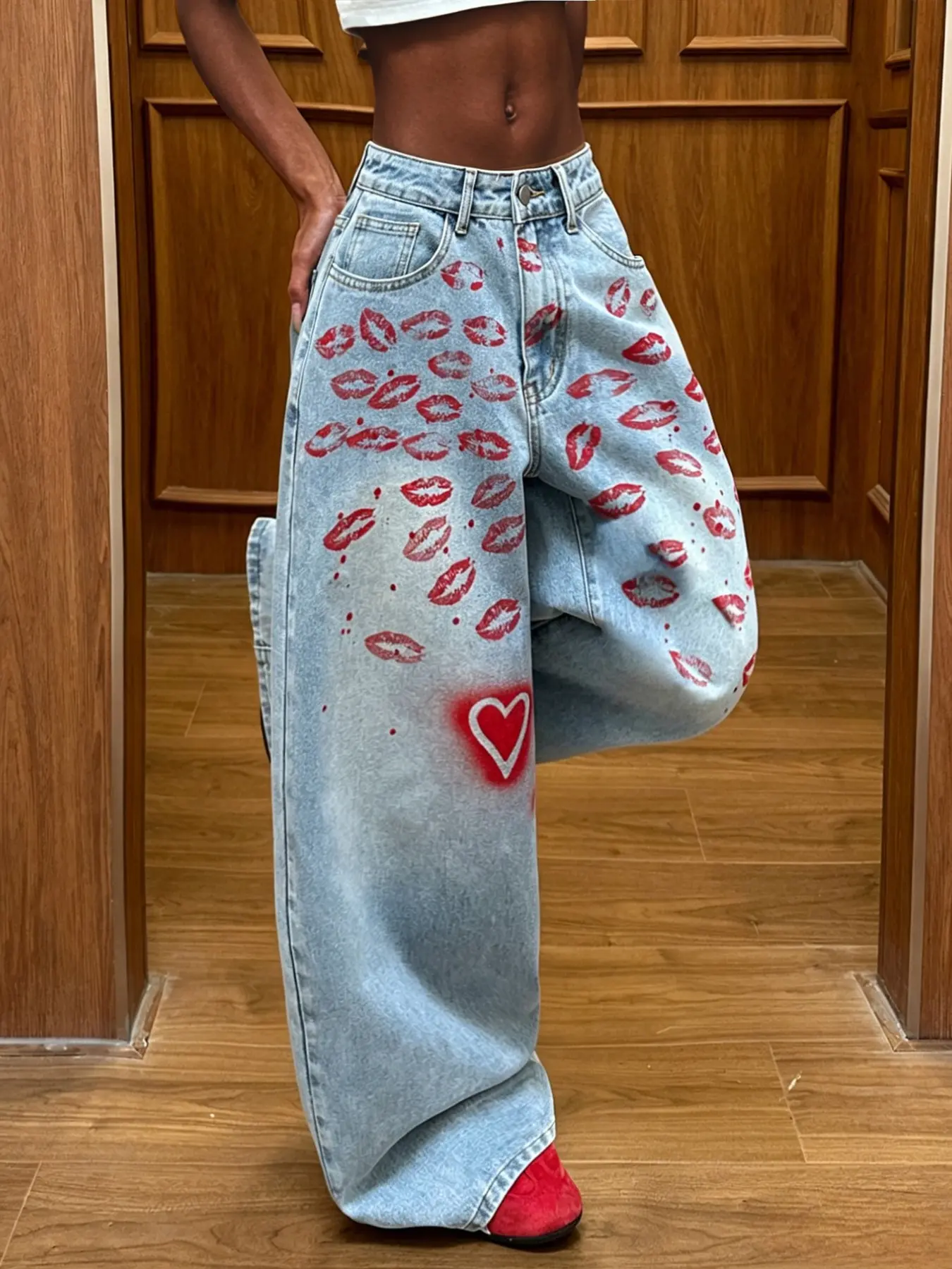 Light Blue Loose Fit Wide Leg Jeans, Subculture Street Style, Lip Heart Print, Vintage Denim Fabric, Women's Daily Pants