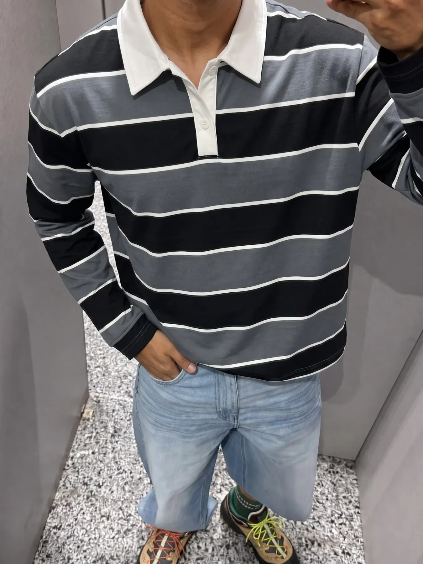 Men's striped long-sleeve rugby polo shirt with a classic contrasting white collar, loose and casual everyday top, suitable for streetwear, dates, outdoor activities, and weekend gatherings.