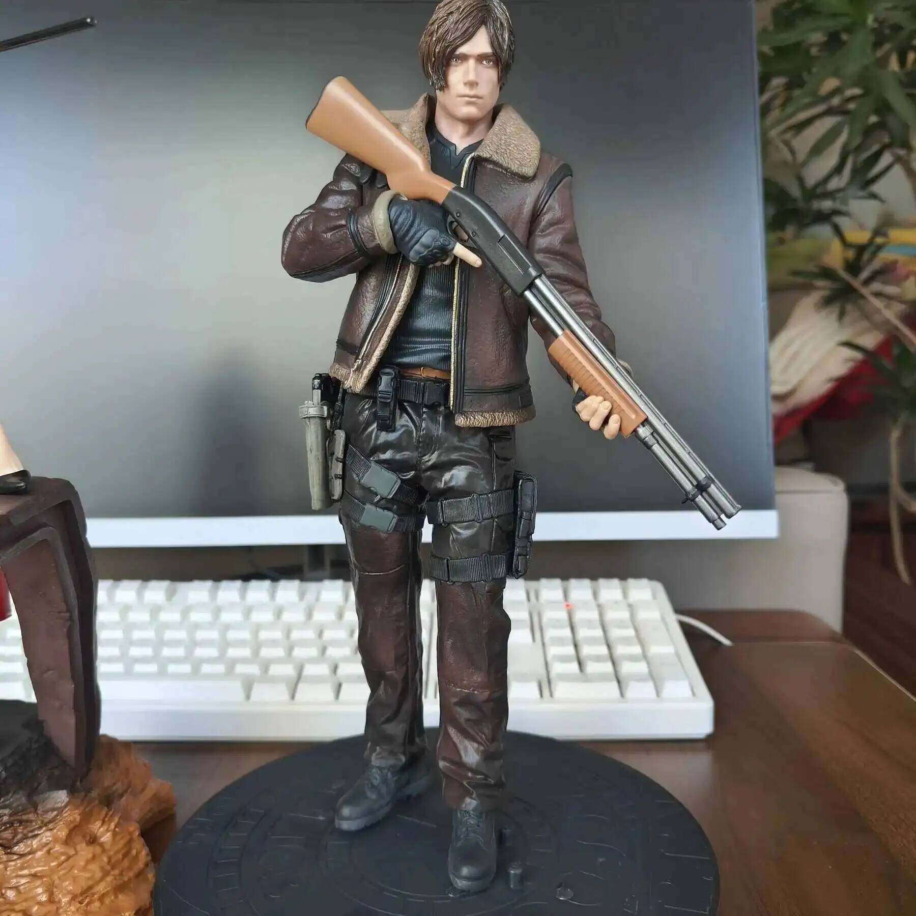 33cm Evil Leon S. Resident Kennedy GK PVC Action Figure Biohazard Game Leon Anime Figure Statue Model Toys Collection Doll Gift