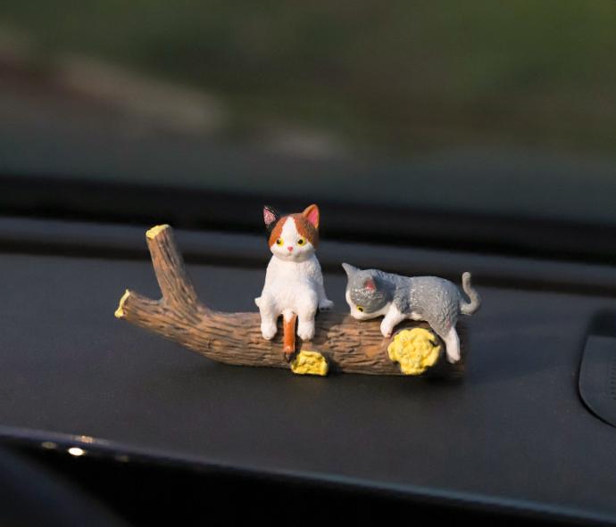 MUNBYN 2026 Mini Cat Desk Figurines Set of 5 Resin Multi-Pose Cute Cartoon-Style Kitty Desk Companions for Home Offices & Cubicles