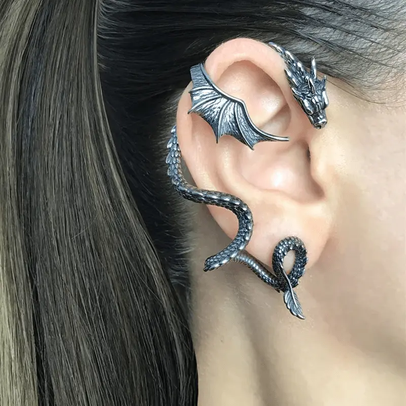Single-ear exaggerated flying dragon design integrated earrings, alloy jewelry, vintage punk style ear accessories, Halloween party accessories, vintage statement earrings