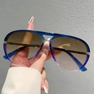 2026 New Retro Aviator Sunglasses for Women, Multi-Color Gradient Lens UV400 Anti Glare Street Style Casual Outdoor Sunglasses for Driving Beach Travel