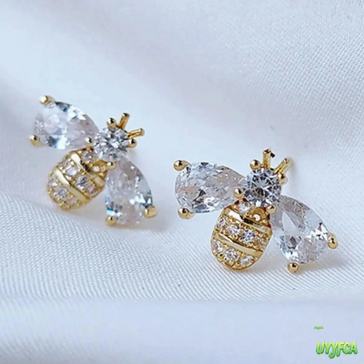 Women's Cute Bee Shape Stud Earrings, Gold-Toned Zircon-Inlaid Insect Jewelry, Dainty All-Match Ear Ornaments, Ideal for Daily Outfits, Parties, Female Gifts
