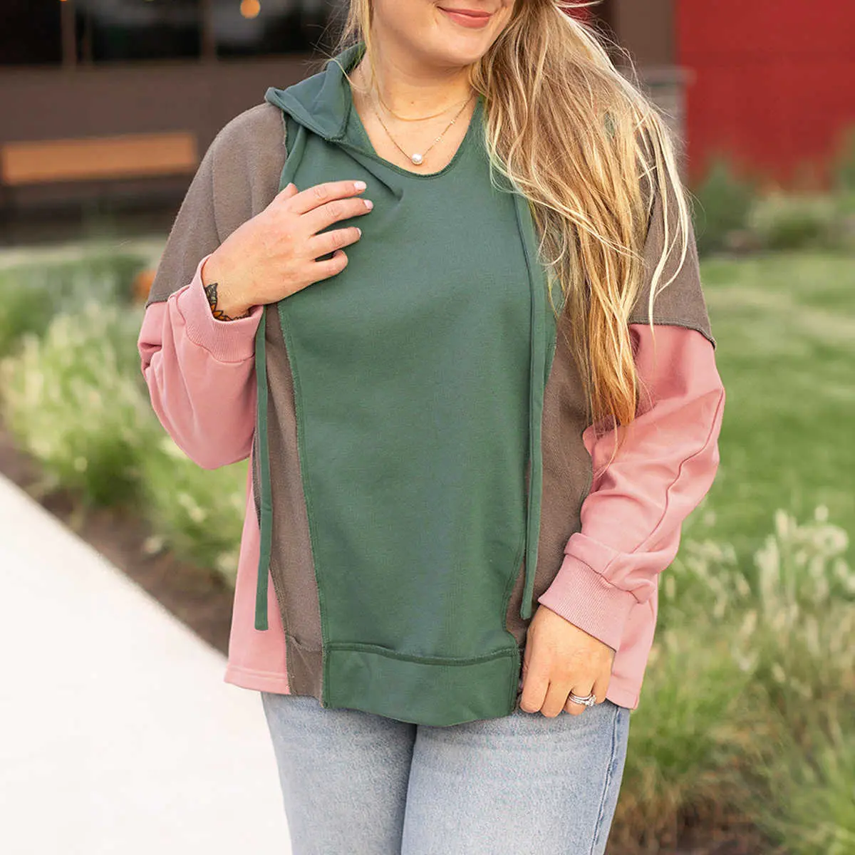 Plus Size Women's Casual Colorblock Patchwork Hoodie, Comfortable Long Sleeve V-Neck Loose Fit Pullover Sweatshirt