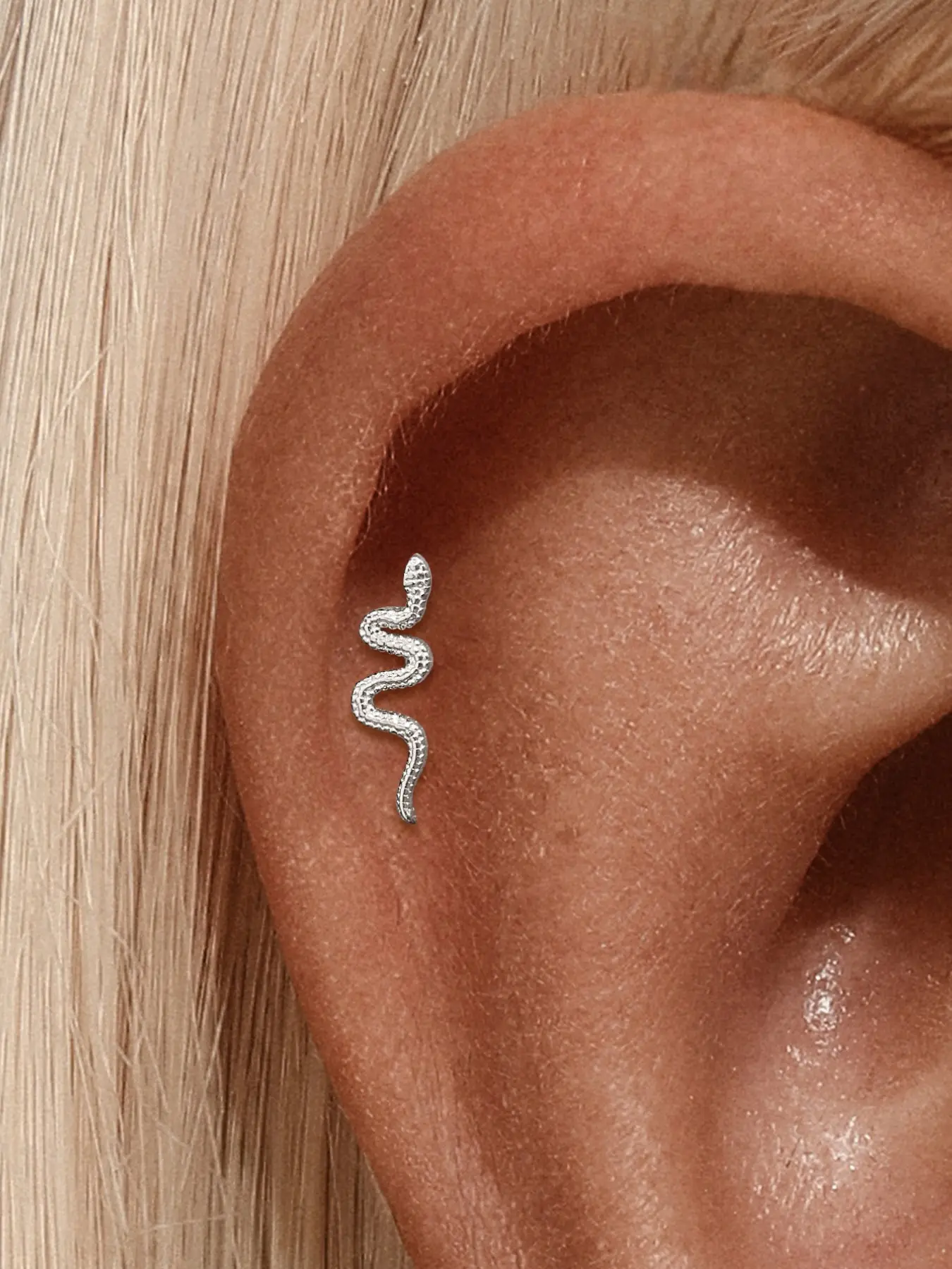 1Pc S925 Sterling Silver Gold White Gold Plated Snake Piercing Earring, Snake Earrings, Sparkling CZ Tiny Serpent Flat Back Threaded Cartilage Helix Stud, Cubic Zirconia Studs, Hypoallergenic Nap Safe Trendy Jewelry Gift for Her Bestie