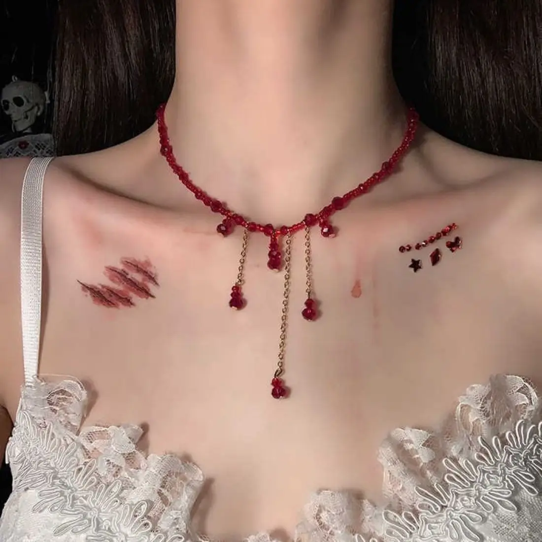 Gothic Blood Drop Crystal Necklace for Women, Dark Red Pendant Necklace with Fringe Detail, Vintage Statement Jewelry for Halloween, Costume Party, Festival & Daily Wear