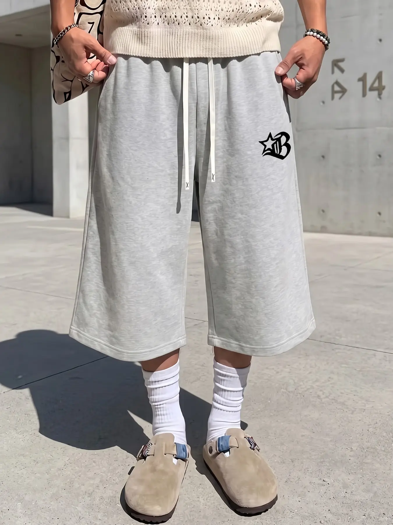 Soft Polyester Men Elastic Drawstring Gaucho Pants, Star Letter B Logo Print Loose Wide Leg Capri Smartypants, Casual Royal Ascot Outfit Bottoms, Menswear Clothing, Ropa De Hombre, Uomo Mens Clothing, For Street Y2K Summer Daily Home Workout