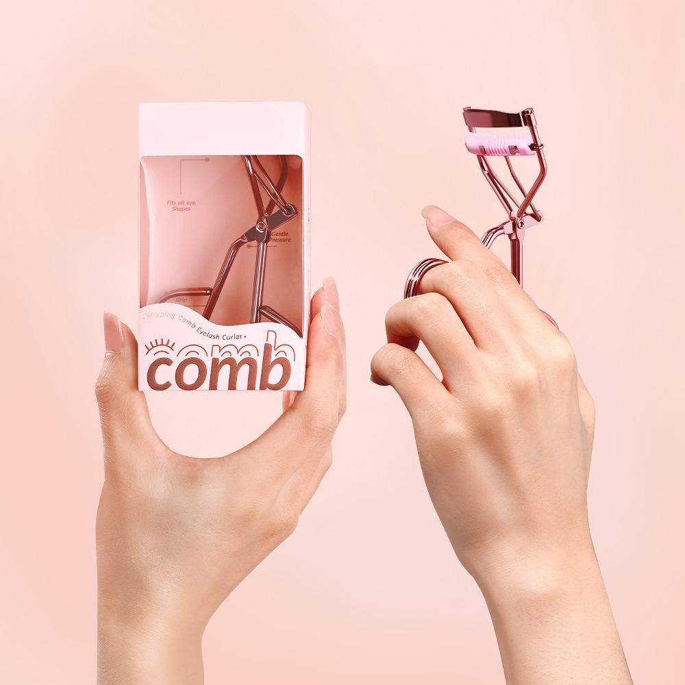 New convenient eyelash curler with comb, easy to create natural curls, equipped with a rubber pad for assistance