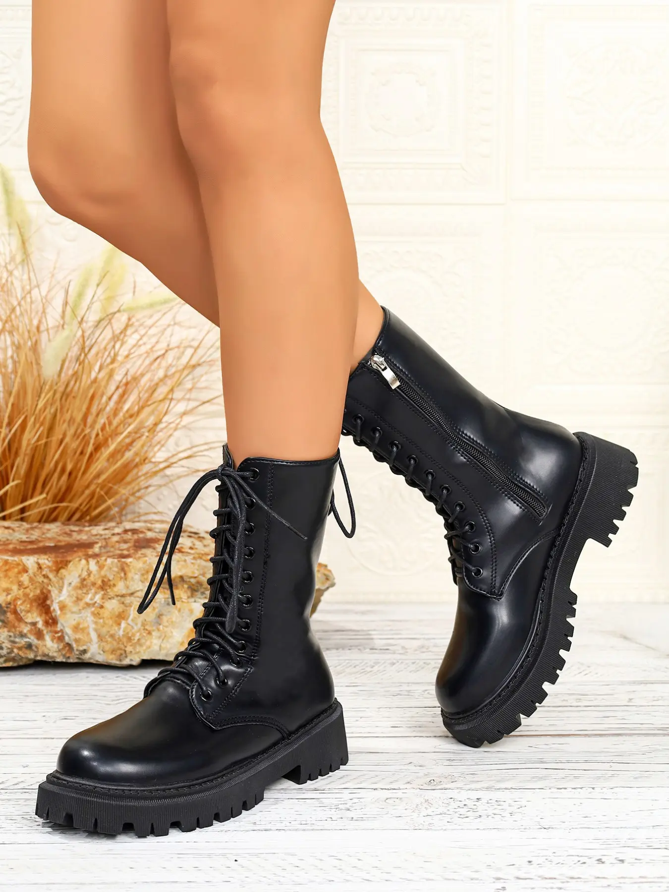 British Style Versatile Motorcycle Boots, Gear Anti-Slip Rubber Thick Heel Mid-Calf Boots, Fashionable and Durable Footwear for Everyday Wear