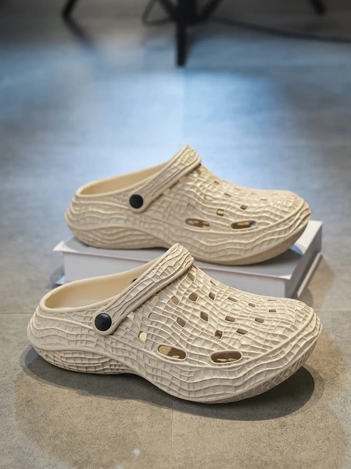 Indoor Outdoor Dual-use Unisex Croc Texture EVA Slides Street Functional Style Rotatable Heel Strap For Dual Wear Ergonomic Anti-slip Full Cushion Platform Closed Toe Casual Slippers For Skate Camping Bathroom Daily Use
