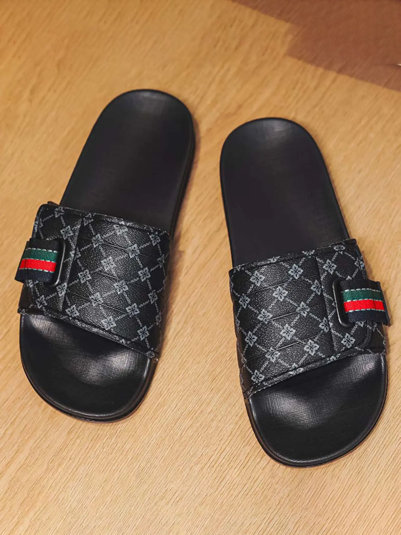 Men's Fashion Slippers, Floral Checkered Style, Anti-Slip Durable Ergonomic Sole, Ideal for Summer Bathing, Home, Outdoor Use