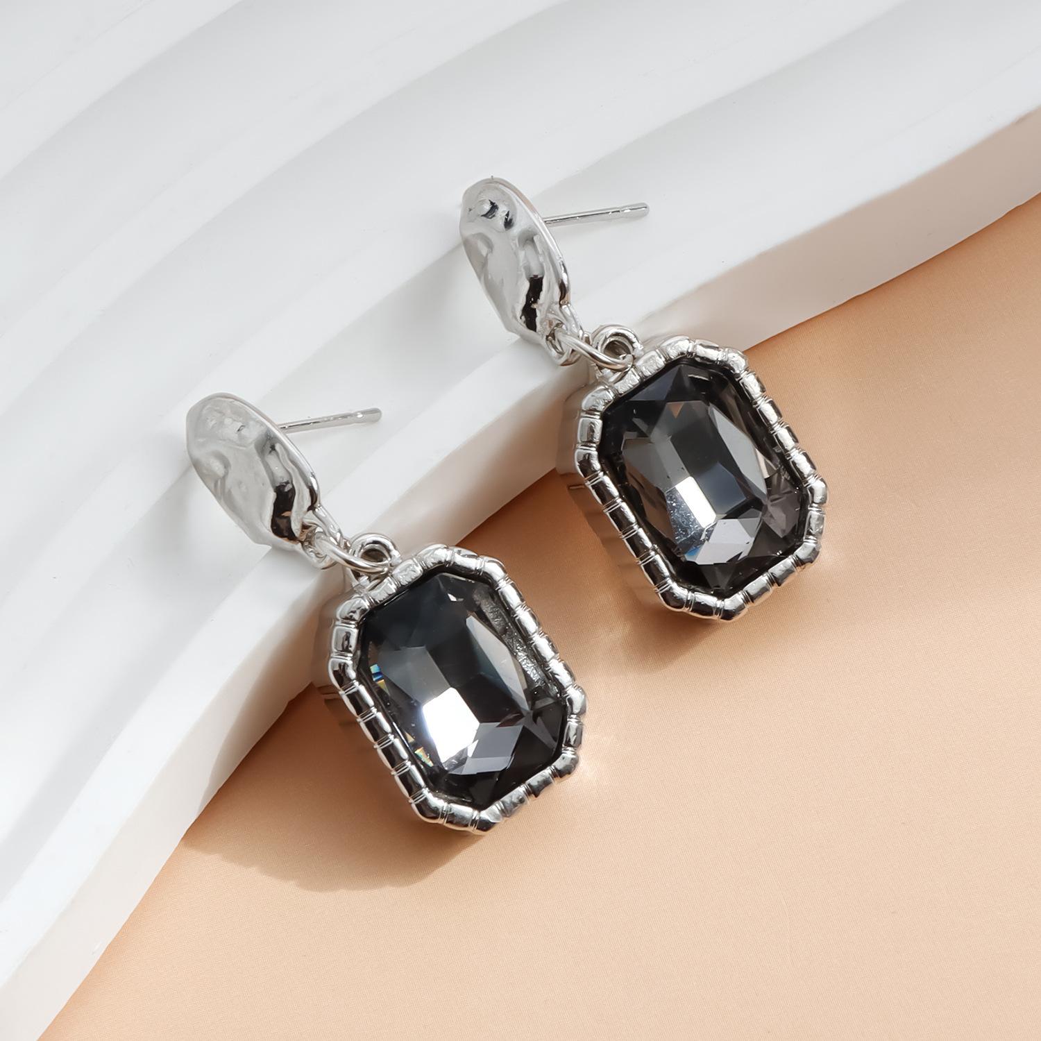 Black Crystal Pendant Necklaces for Women Silver Beaded Ball Chain Geometric Rectangle Choker Collarbone Necklace Daily Party Work Wear Jewelry Gifts