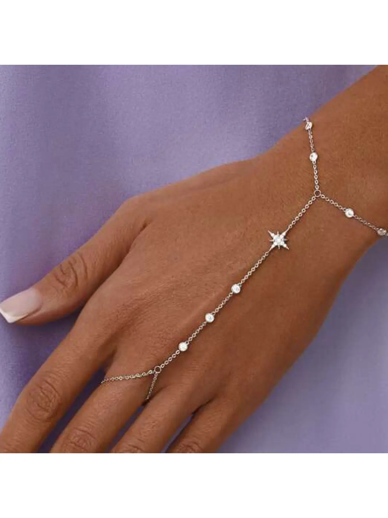 Star-shaped interlocking bracelet - a simple rhinestone bracelet that is fashionable and versatile for any outfit. Women's Bracelet