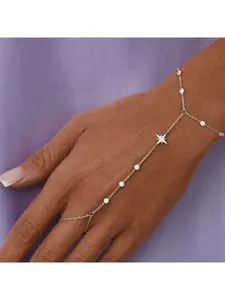 Star-shaped interlocking bracelet - a simple rhinestone bracelet that is fashionable and versatile for any outfit. Women's Bracelet
