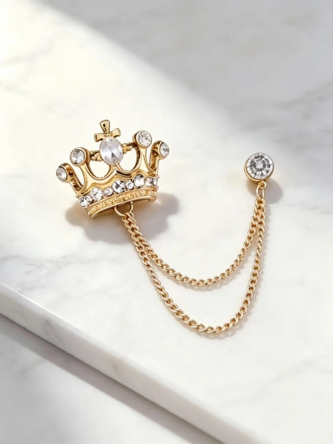 Crown Chain Sparkling Exquisite Brooch with Rhinestones, Suit Pin for Weddings, Parties, Formal Events, Unique Elegant Gift, Fashion Accessory