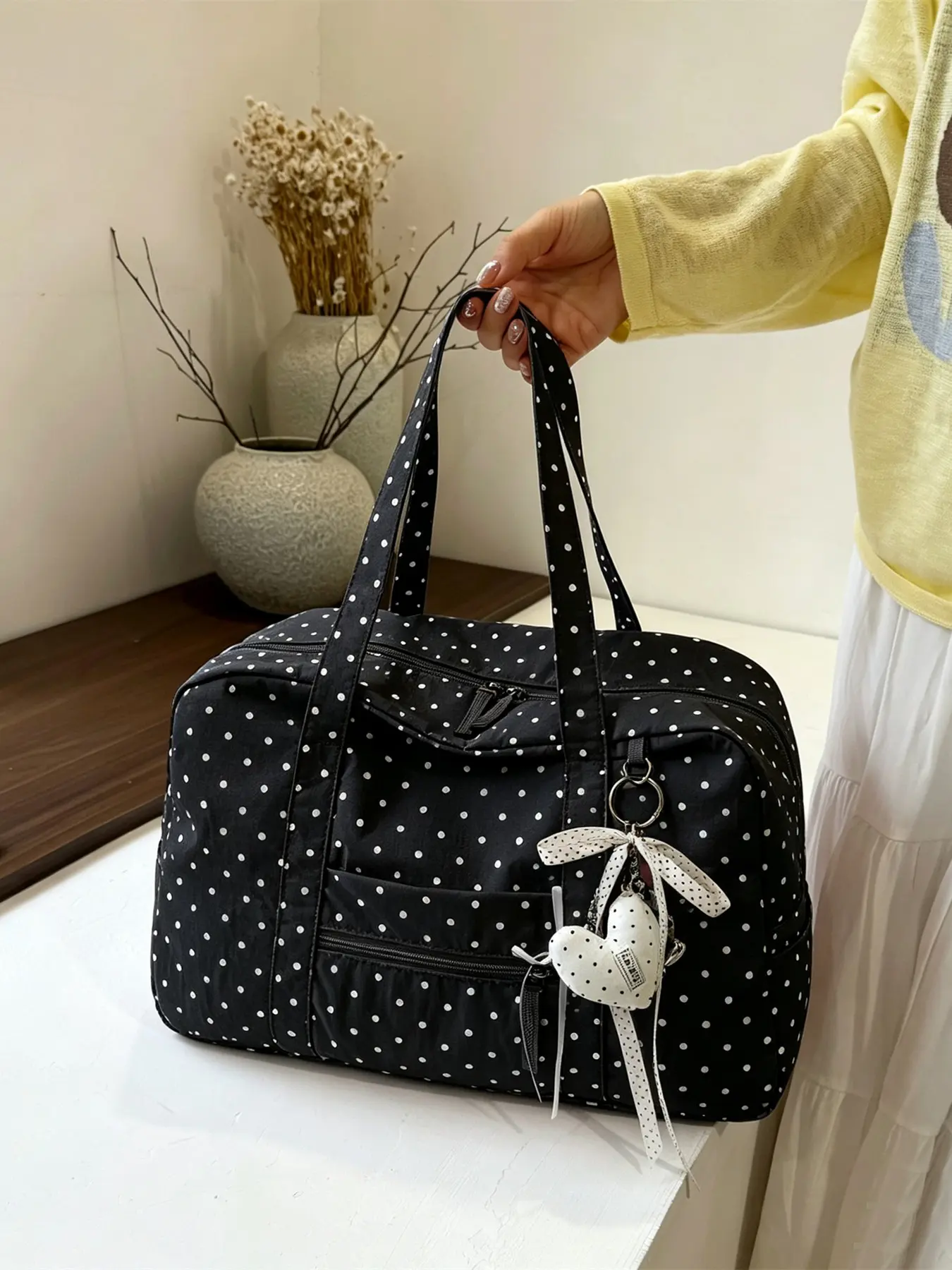 Polka dot large capacity Boston women's single shoulder tote bag, paired with a wide handle front zipper pocket handbag, Casual trendy purses, cute heart-shaped bow pendant decoration suitable for daily travel, commuting and play
