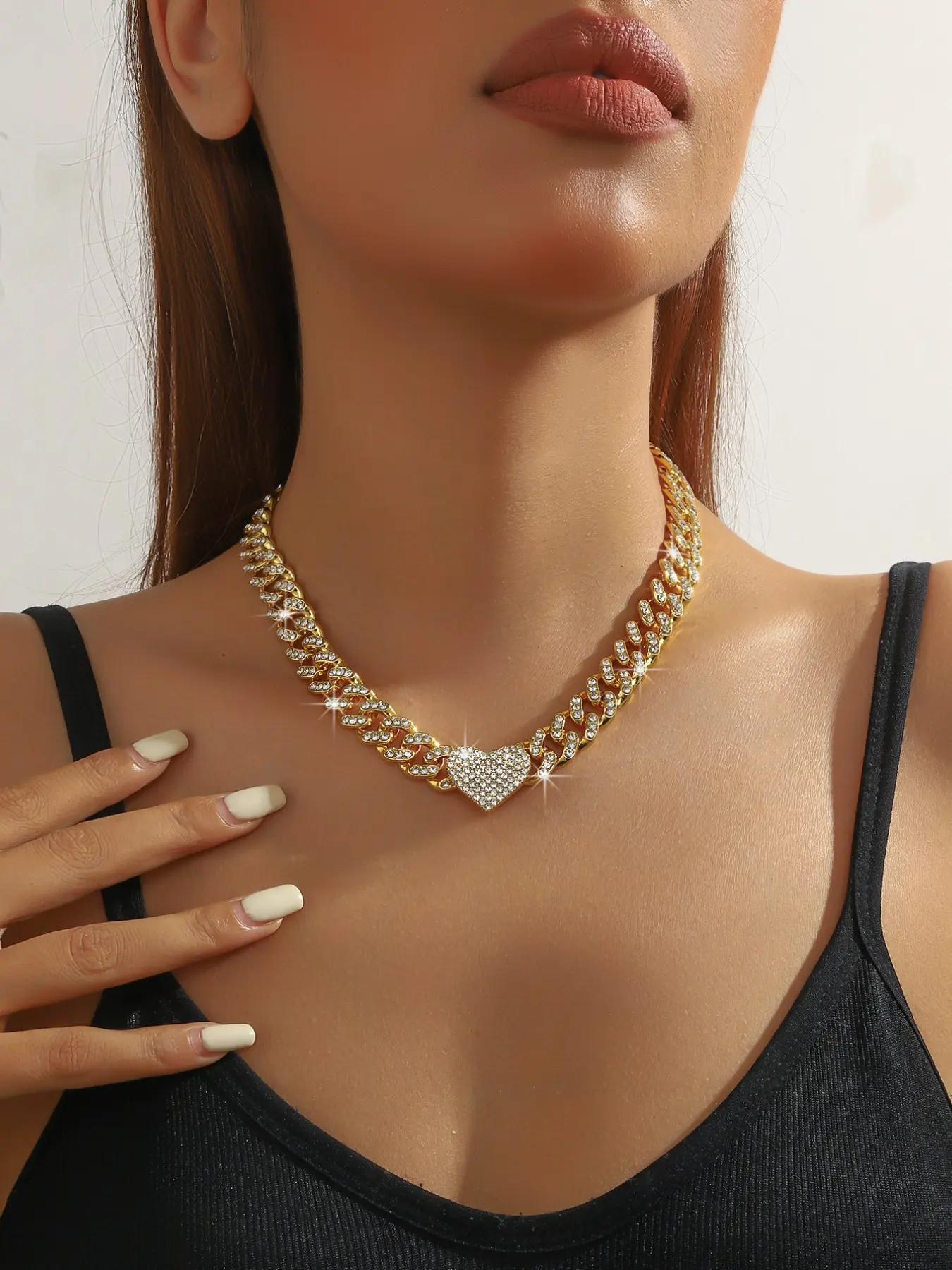 Fashionable Cuban Chain Rhinestone Heart Necklace for Women, Elegant Jewelry Accessory, Trendy Ladies' Pendant Necklace