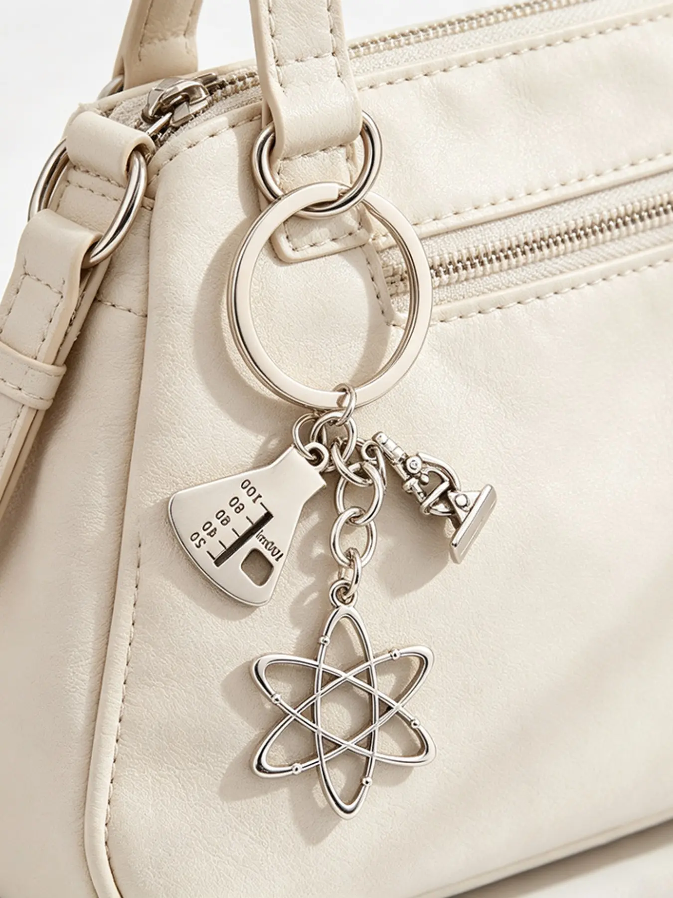 Science Theme Metal Keychain, Chemical Accessories, Atom and Beaker Charms, Ideal for Chemistry Teachers and Students, Car and Bag Decor