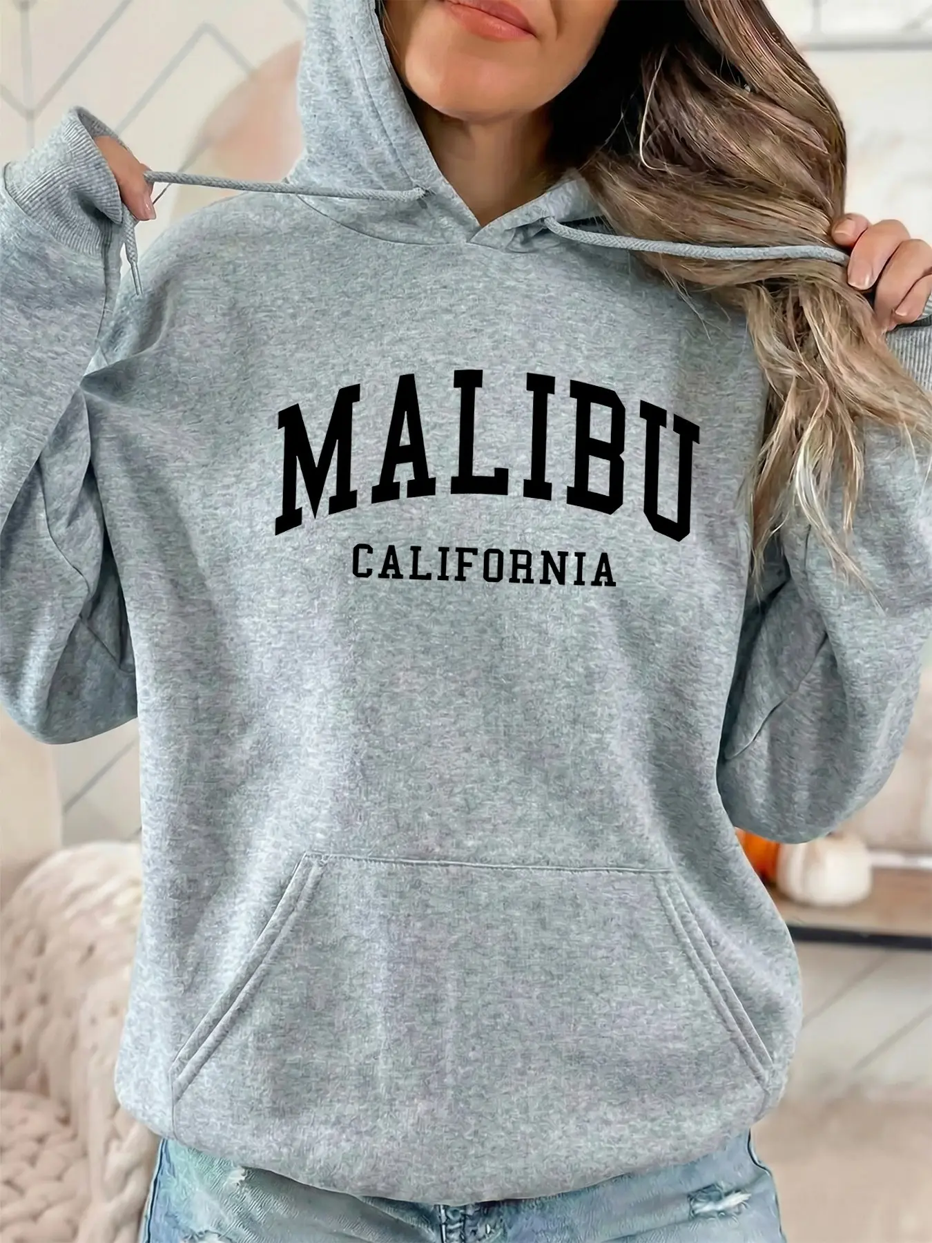 Women's fashionable hooded pullover sweatshirt with MALIBU CALIFORNIA letter print. Drawstring kangaroo pocket. Fall and winter casual sportswear sweatshirt. Suitable for casual parties and sports.