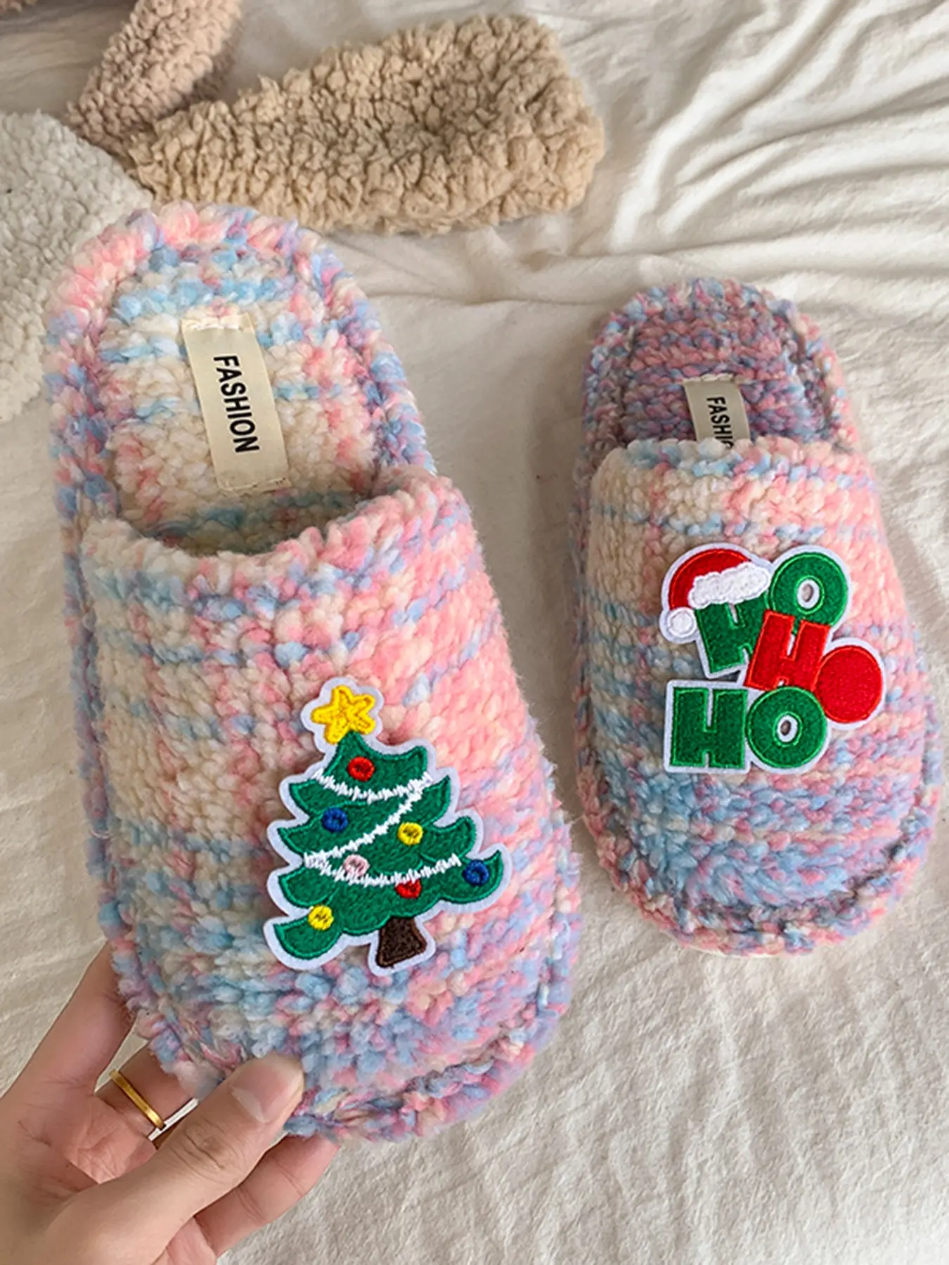 Women's Plush Silent Slippers with Christmas Pattern, Cute Closed-Toe Design, Warm Indoor Outdoor Shoes, Perfect for Home and Leisure