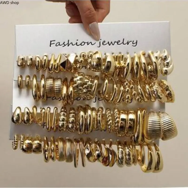 Gold Tone Mixed‑Style Hoop Earring Multipack for Women, Chunky Textured Hollow Large Small Hoop Earrings Set, Stackable Fashion Statement Ear Jewelry, Versatile Accessories for Daily Wear, Club Night‑Out, Party & Gift‑Giving