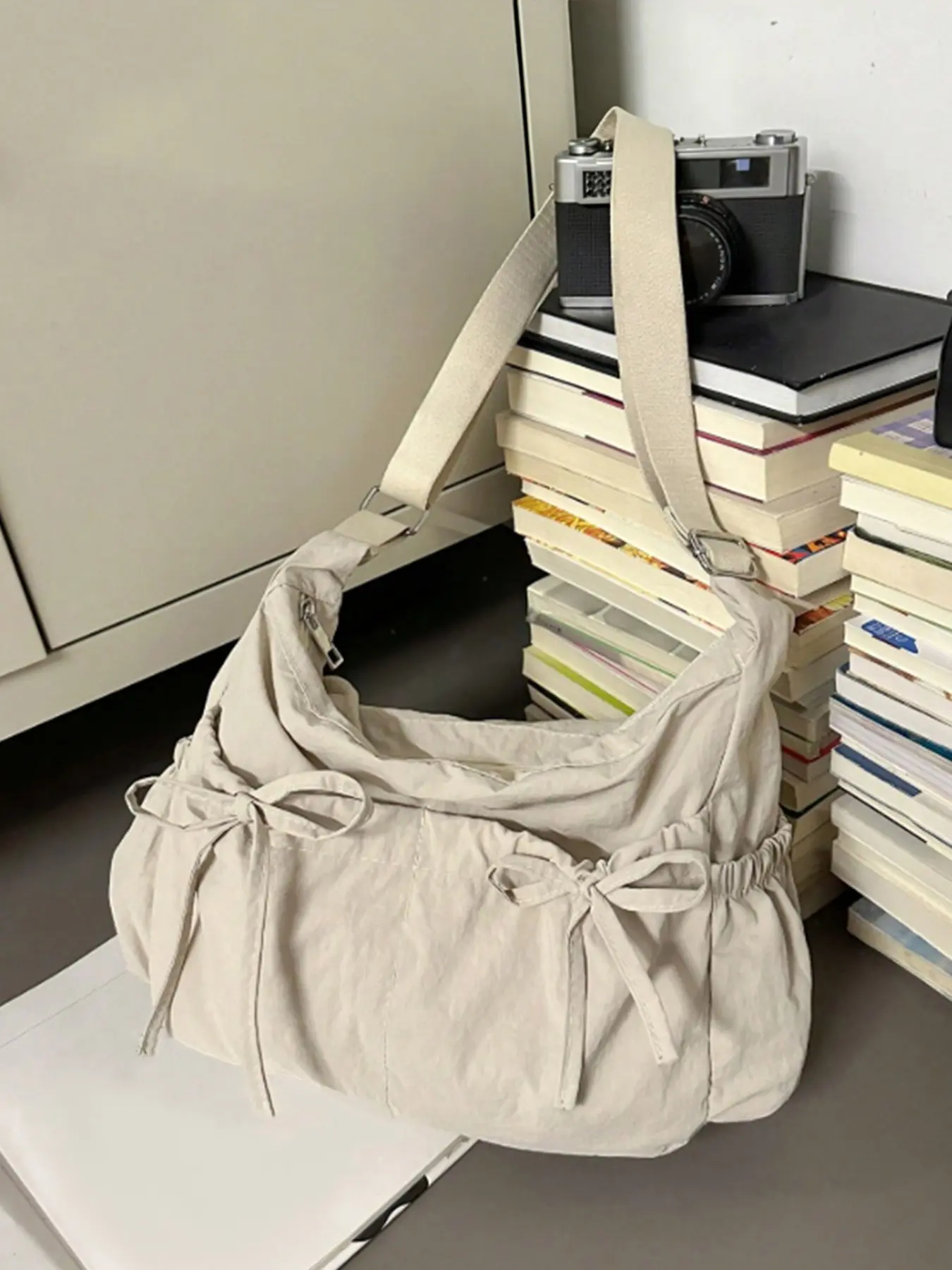 Simple outdoor style casual versatile shoulder bag, adjustable shoulder strap, multi pocket design, large capacity practical texture fashionable high-quality crossbody bag, Commuter Crossbody Bag, suitable for daily commuting and shopping