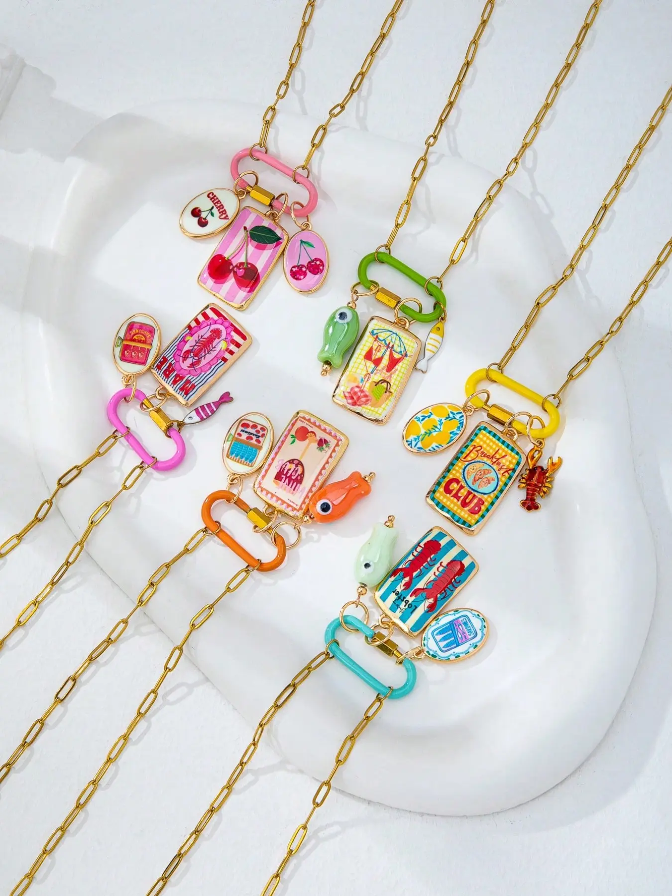6 Pcs Boho Summer Vibrant Enamel Detailing Fish Pendant Necklace, 18K Gold-Plated Figaro Chain Necklace with Lobster Clasp, Holiday Style Boho Jewelry, Multi Pendant Necklace