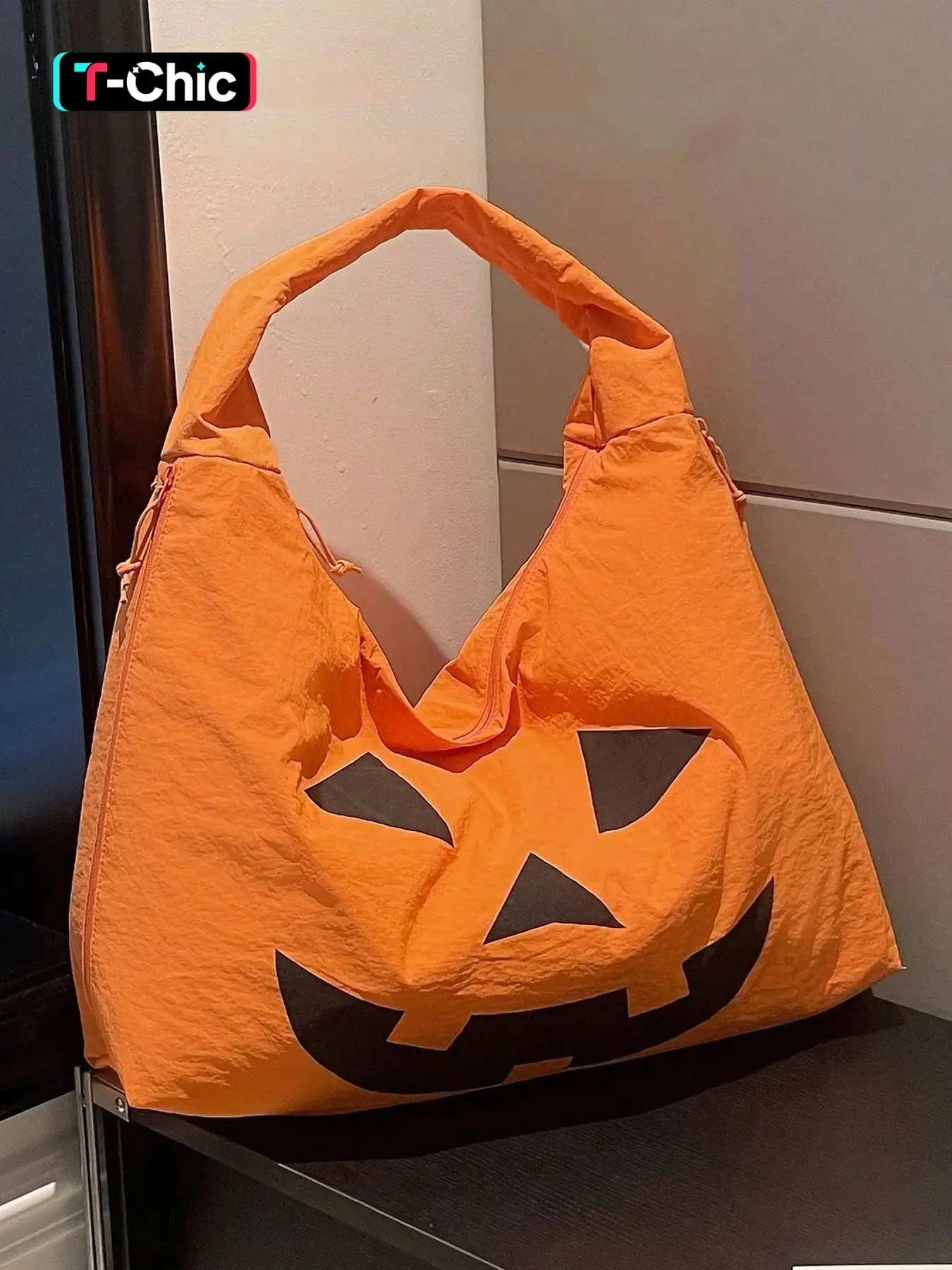 Retro artistic style relaxed and personalized shoulder bag, pumpkin print design, side zipper pockets, casual and simple style versatile fashionable and personalized armpit bag, suitable for daily commuting and gatherings, Artsy Bag, Casual Crossbody Bag