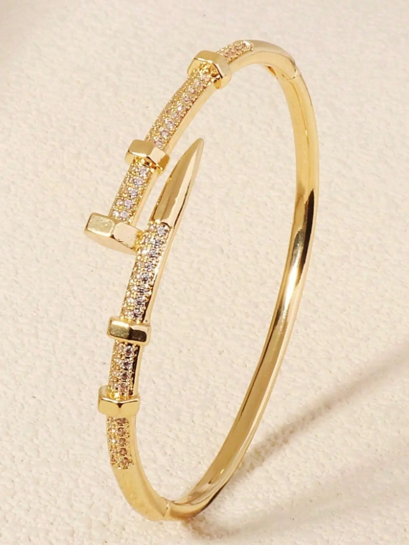1pc Luxury Fashion Nail-Shaped Couple Bracelet, Gold Plated With Cubic Zirconia, Suitable As Engagement, Date, Christmas Gift