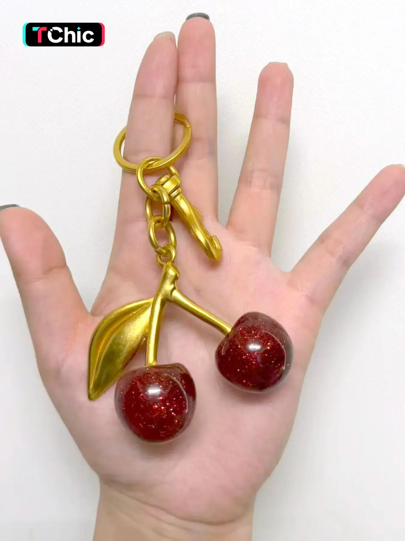 Cherry Fruit Keychain Fashion Crystal Resin Carrot Cherry Bag Charm Keychain for Purse Key Ring High-End Women Elegant Fall Trendy Car Interior Decor