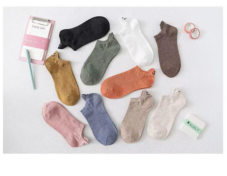 Short Trendy 1 Pair Happy Expression Ankle Socks Sports Socks Women Soft Cotton Invisible Socks With Smile Expression Design Lightweight Breathable Suitable For Work School Sports And Yoga Women Clothing Cute Elastic Daily Wear Atmosphere Womenswear compr