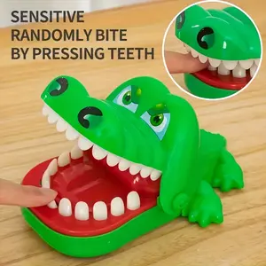 Interactive Crocodile Finger Biting Toy - Interactive Party Board Game Toy for Multiple Players - Pulling Game for Youngsters 3+, Perfect Party Gift 1pc (Random Color)