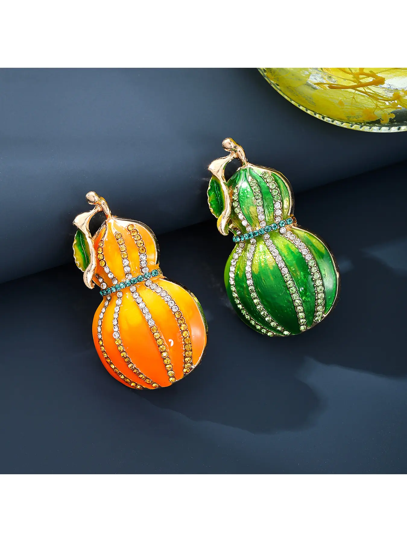 New Chinese Style Gourd Brooch Symbolizing Fortune & Blessing, Inlaid Rhinestones, Light Luxury Premium Lapel Pin for Women, Elegant Anti-exposure Brooch Pin, Ideal Gift Choice