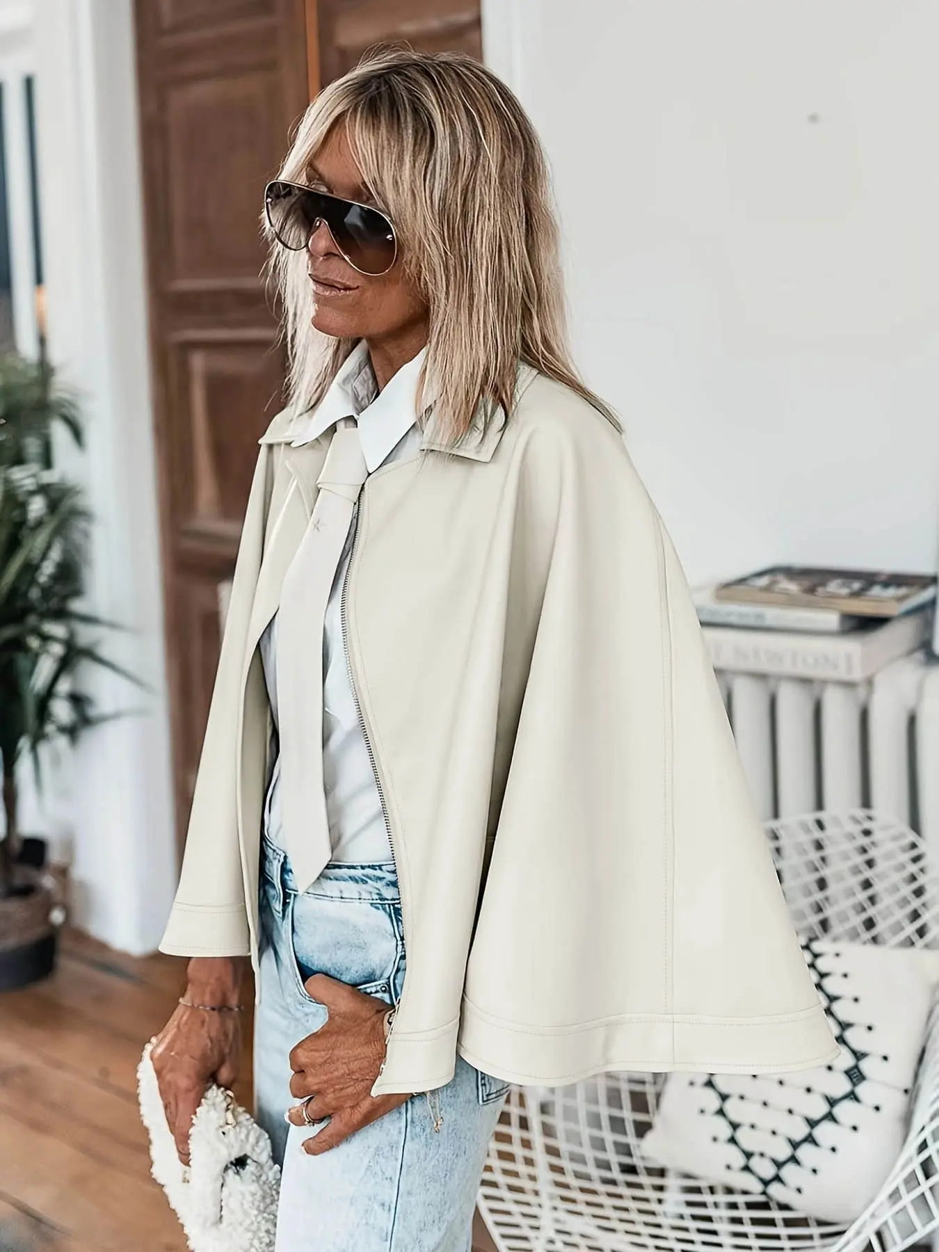 A fashionable women's French style light luxury lapel zipper loose cape leather jacket top outerwear coats, suitable for summer, suitable for casual dating, vacation travel, store exploration, check-in