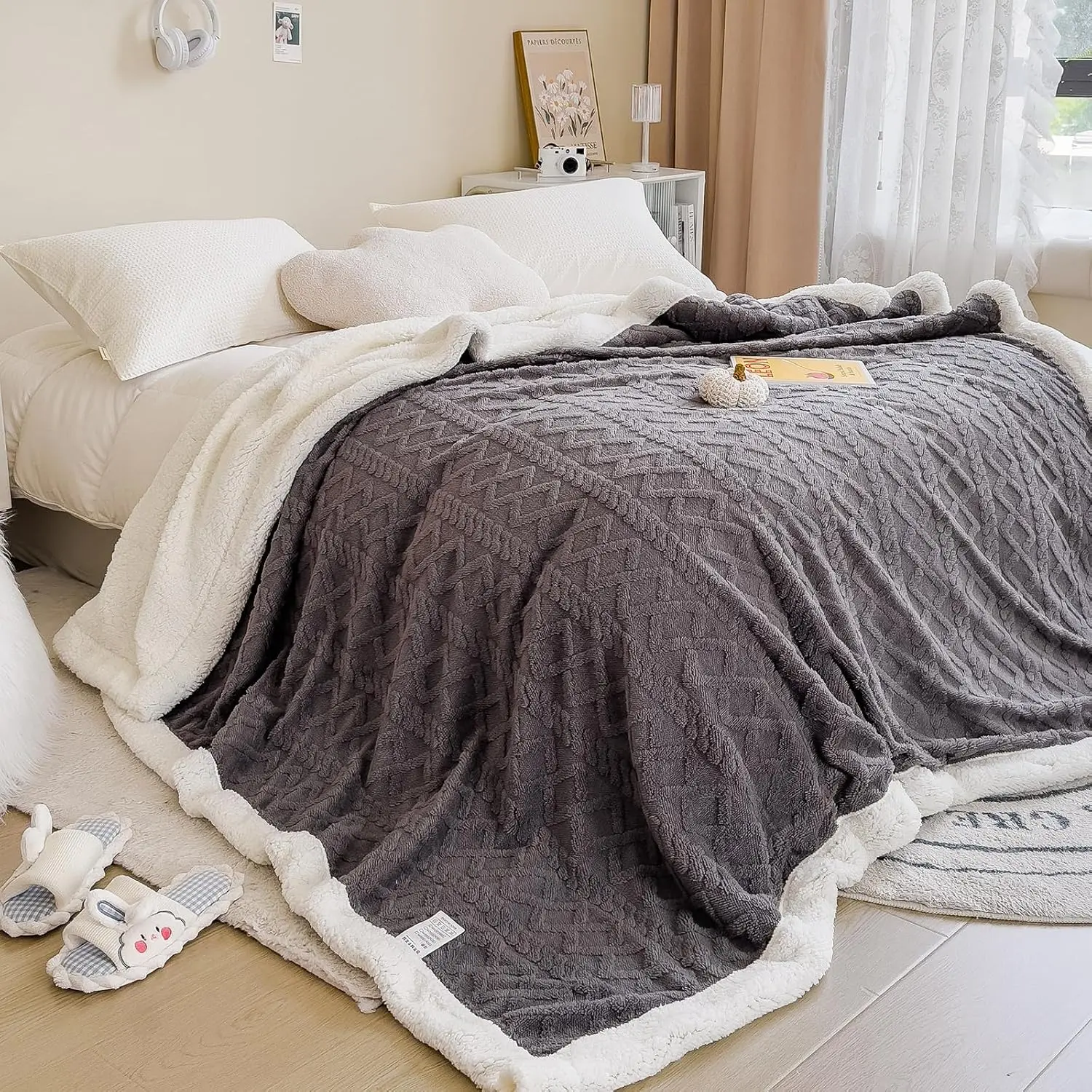 Double-Layer Plush Velvet Blanket, Ultra Soft Cozy Warm Throw Blanket, Reversible Fleece Blanket for Sofa Bed Bedroom