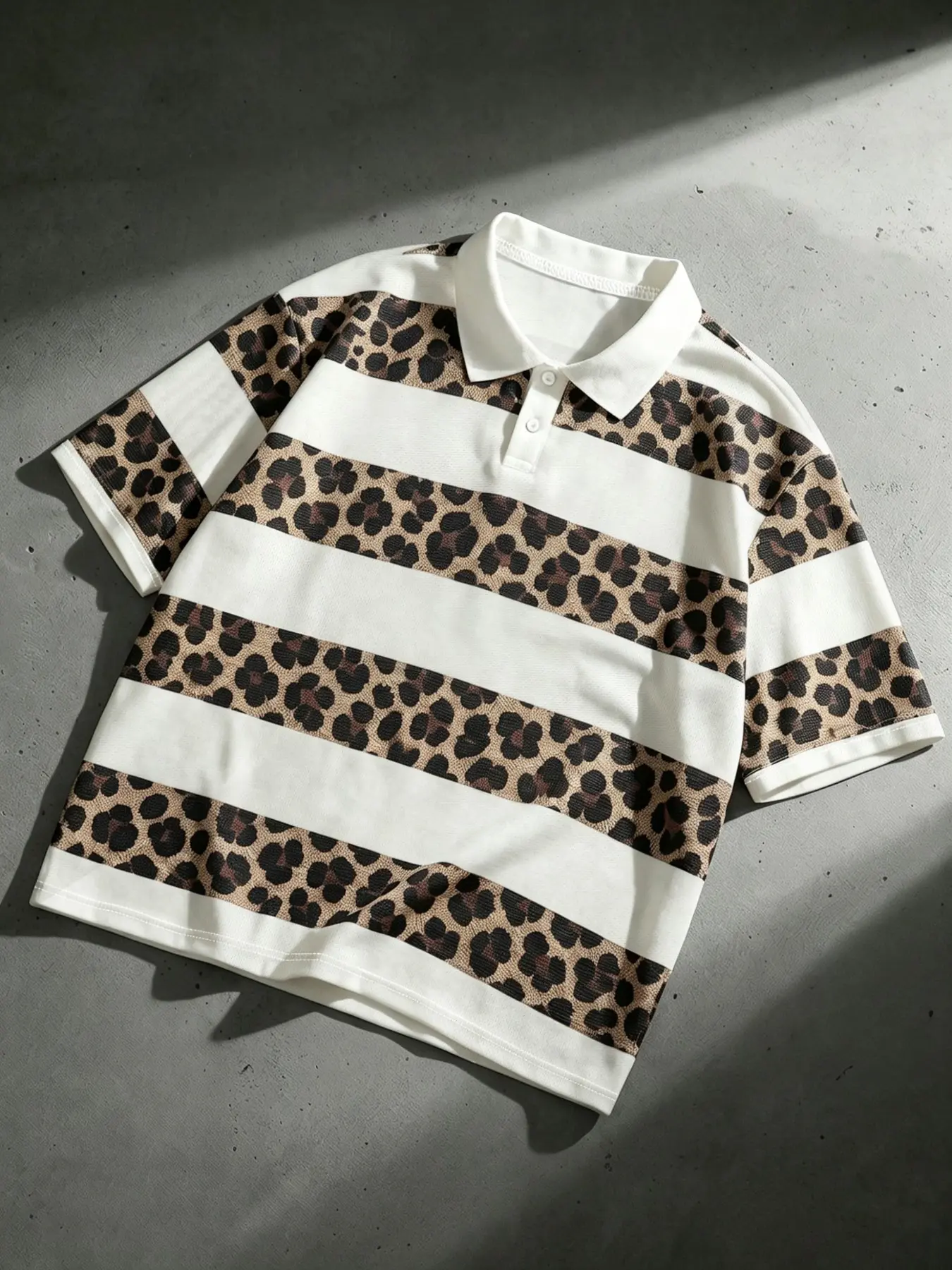 American Vintage Contrast Leopard Wide Striped Spliced Short Sleeve Polo Shirt, Lapel Collar Two-Button Loose Drop Shoulder Half Sleeve Tee, Unisex Casual Top For Men And Women, Daily Commute & Streetwear Outfit For Spring Summer, Holiday Gift Polo Shirt