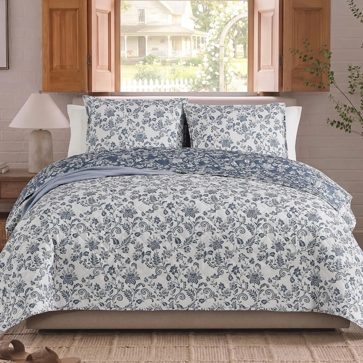 Queen Size 3-Piece Quilt Set - Soft Fabric Vintage Floral Print Reversible Coverlet, All Seasons Lightweight Breathable Bedspread with Shams, Oxford Blue