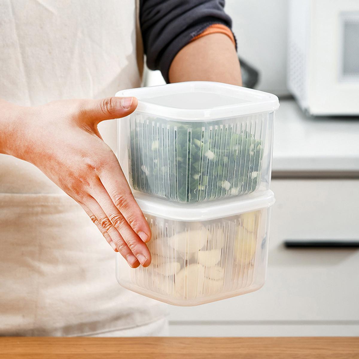 Large Capacity Storage Box for Fruits And Vegetables in The Fridge, Featuring a Quick Drain And a Lid