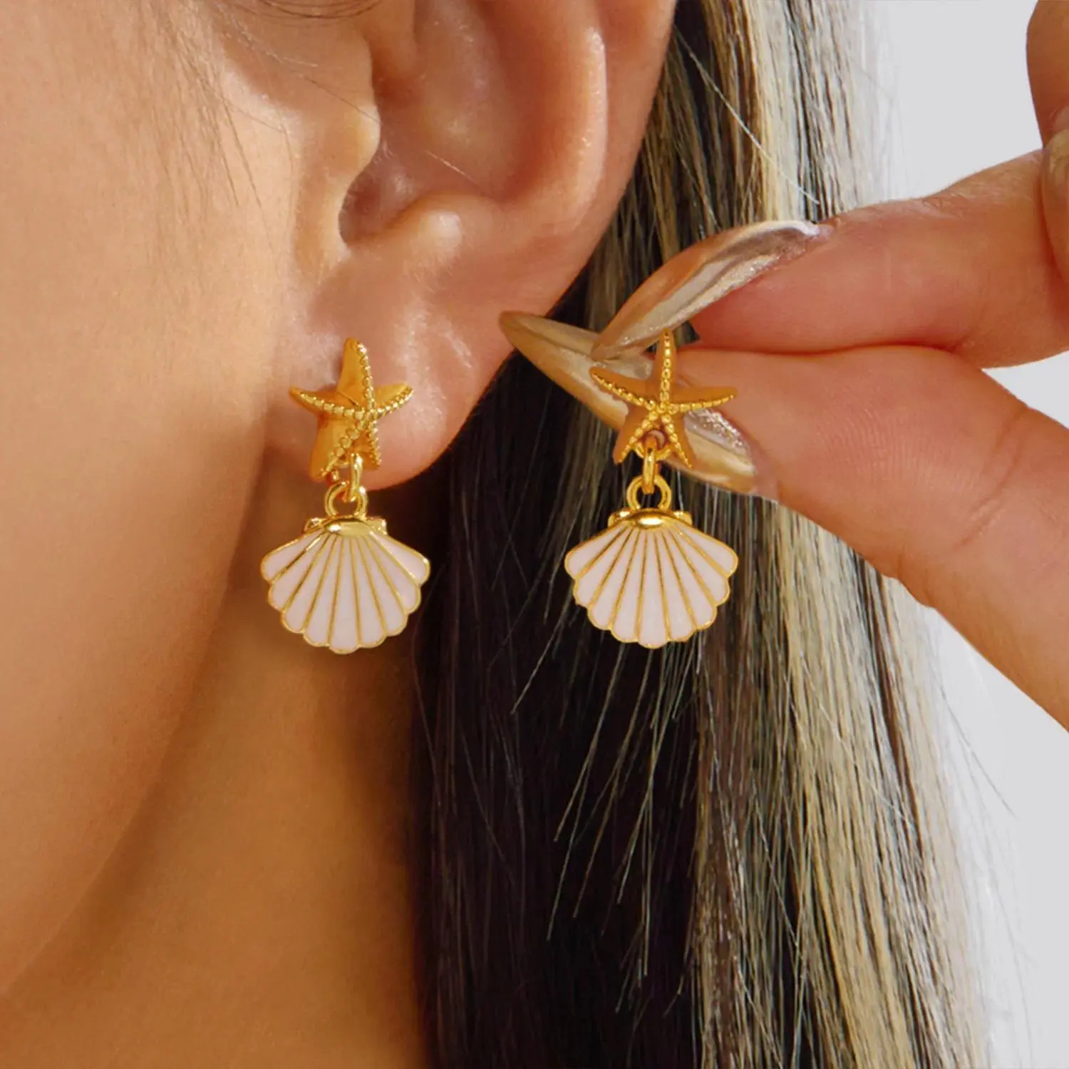 Women's Vacation-Style Gold Asymmetrical Ocean Theme Stud Earrings, Seashell Charm, Pearl Enamel, Beach Costume Jewelry, Enamel Pearl