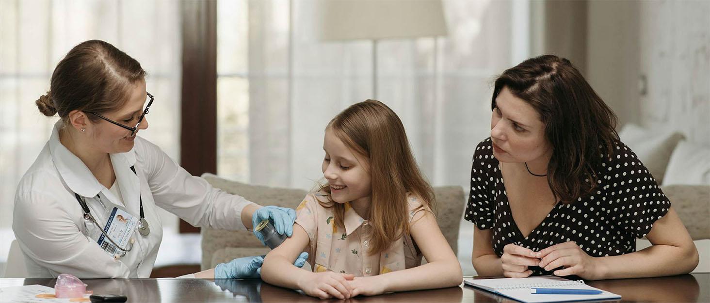 Insulin Cooler Travel Case,EVA Insulation Travel Medicine Kit with 2 Ice Packs for Diabetes Care,Insulin Pen and Other Diabetic Supplies (Purple)