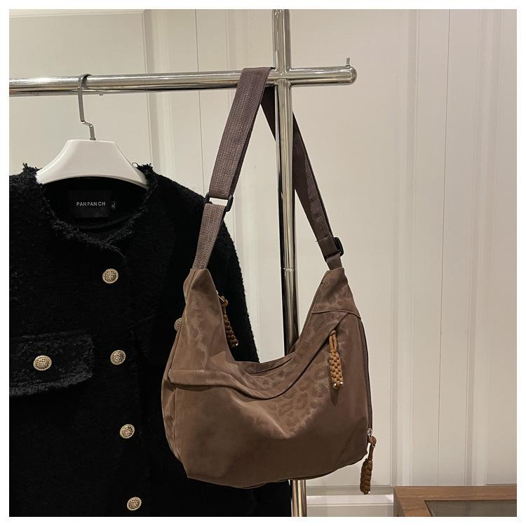 Fashion Leopard Print Crossbody Bag New Chain Fashionable and Versatile Shoulder Bag for Women Casual and Simple Commuting Bag