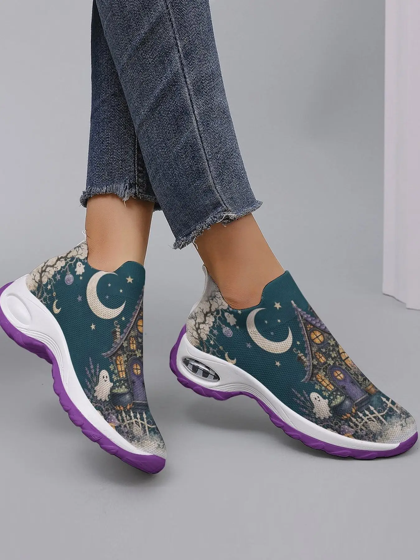 2026 New Arrival, Fun Halloween Casual Style, Slip On Platform Walking Sneakers With Holiday Print, Breathable Knit Mesh Upper Keeps Feet Dry And Lightweight, Cute All-over Pumpkin & Bat Halloween Pattern, Slip On Design For Easy Wearing, Cushioned Wavy T
