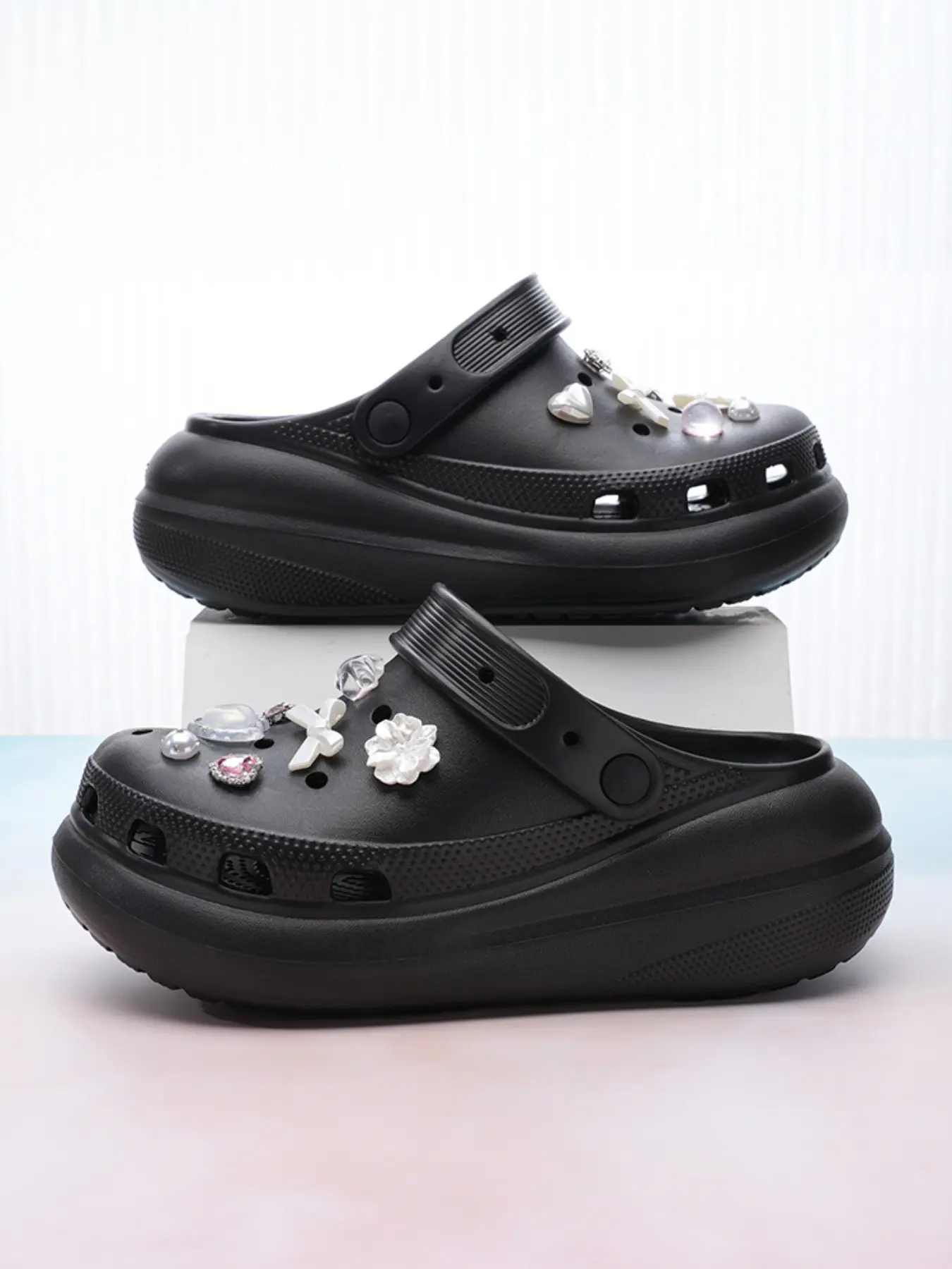 Korean Style Holey Shoes for Women, Versatile Outdoor Commuter Slippers, Lazy Half Sandals, Sizes 35-40, Perfect for Teen Girls, Trendy Casual Slippers