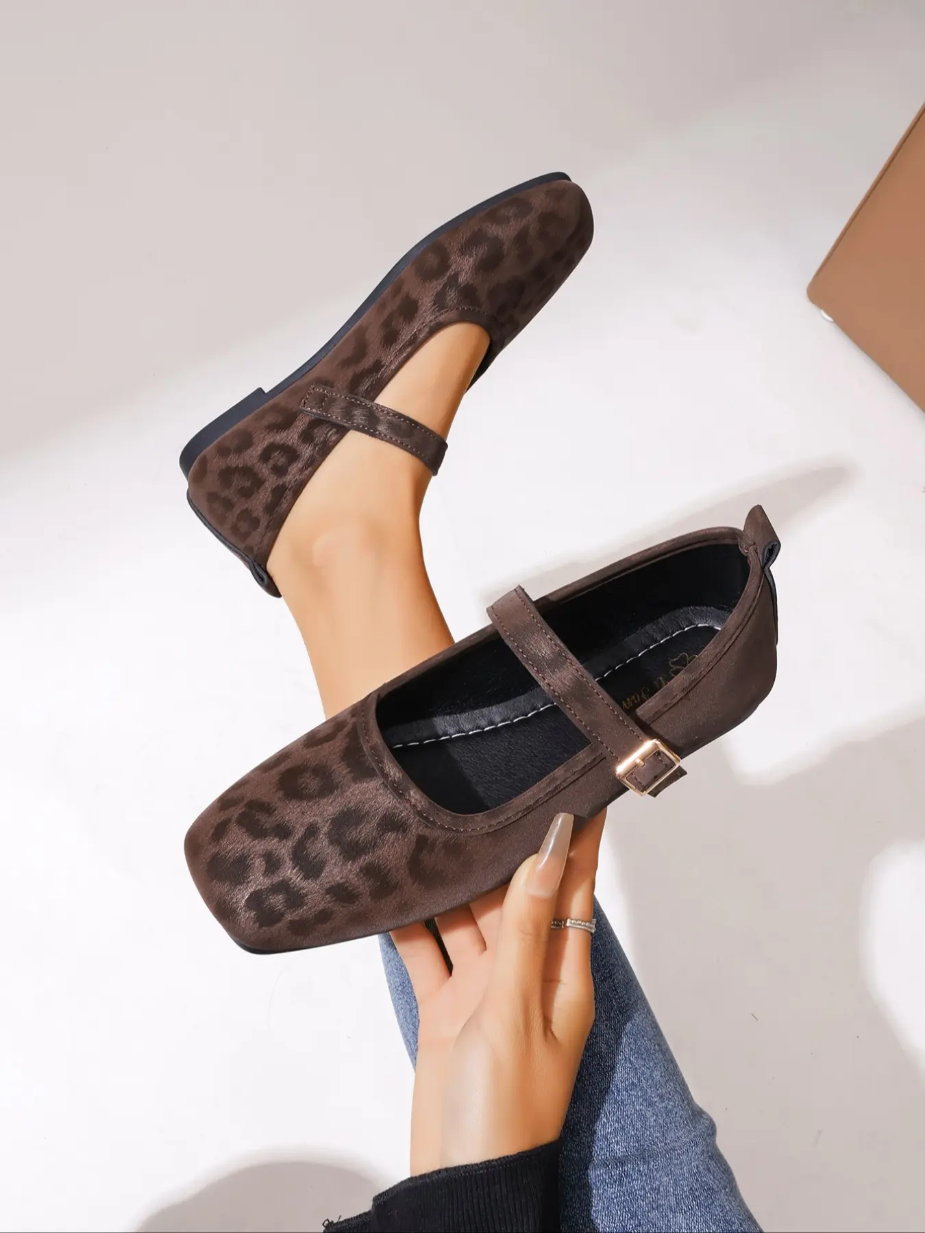 Women's Square Toe Velvet Mary Jane Flats, Buckle Strap Comfort Shoes #MaryJaneFlats #SquareToe #WomensCasualShoes