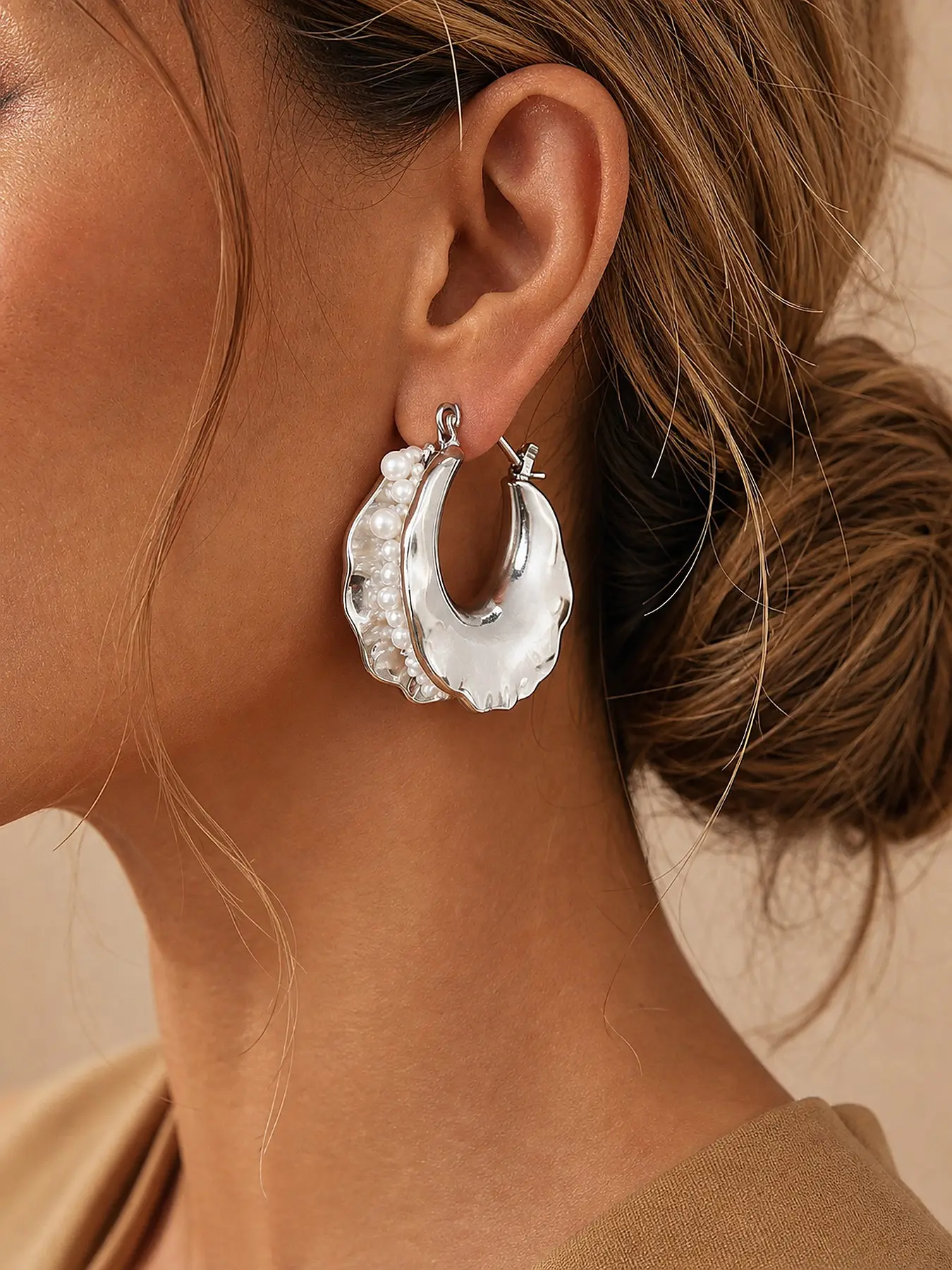 Metallic Pearl Beaded Statement Earrings, Luxury High-End Ear Cuffs, Fashionable Unique Jewelry for Women, Trendy Small Earrings