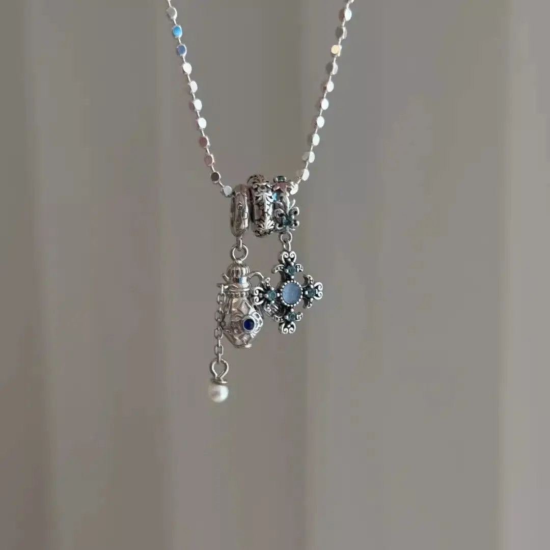 Magical World~Mysterious Iris Flower Water Bottle Pendant Necklace, Niche Retro Light Luxury High-End Necklace